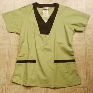🎄Uniform Advantage Scrub top- small